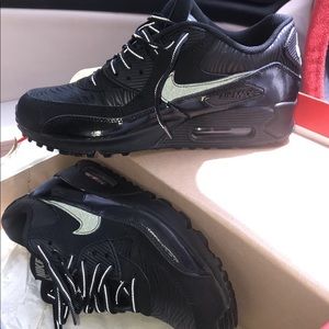 Worn a couple times. Never wear anymore.